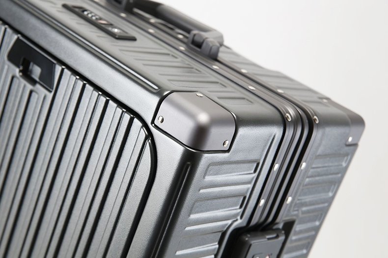 静音旋转轮拉杆箱，硬壳铝合金框架登机箱，ABS前开式电脑包，密码盒